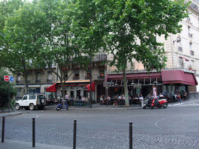 サティが演奏していたクラブらしい。<br />今はレストランとのこと。