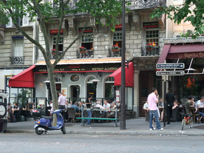 もちょっとよってみる。<br />けっこう繁盛してる。