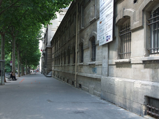 何か歴史的建物らしい。