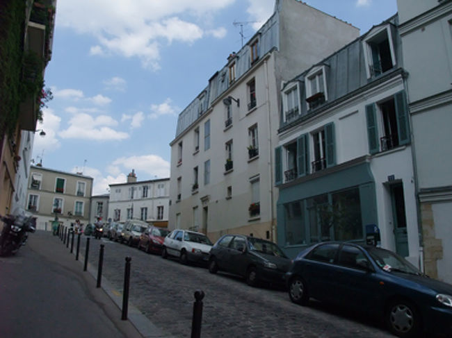 ユトリロの絵にでてくる建物みたい。