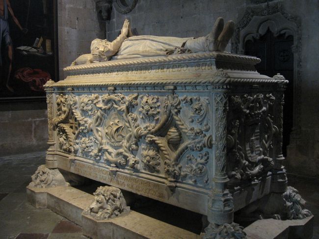 入って左側にヴァスコ･ダ･ガマの棺が安置されています。