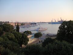 １９：３０　プーラに到着

地元の人にホテルの道を聞いて、ホテル・リビエラまで徒歩で１０分で到着する　→　

『ホテル・リビエラ』からの景色☆

　　