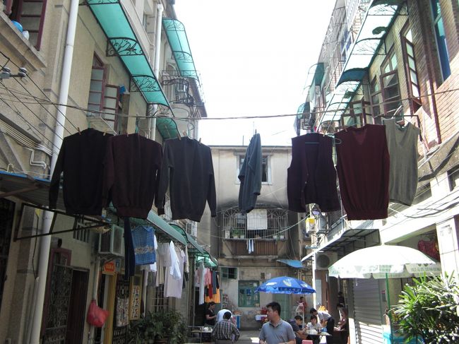 世界遺産の島として観光地化されていますが、<br />まだまだ地元の人も多く住んでおり、<br />厦門島へ出勤する姿も見られます。