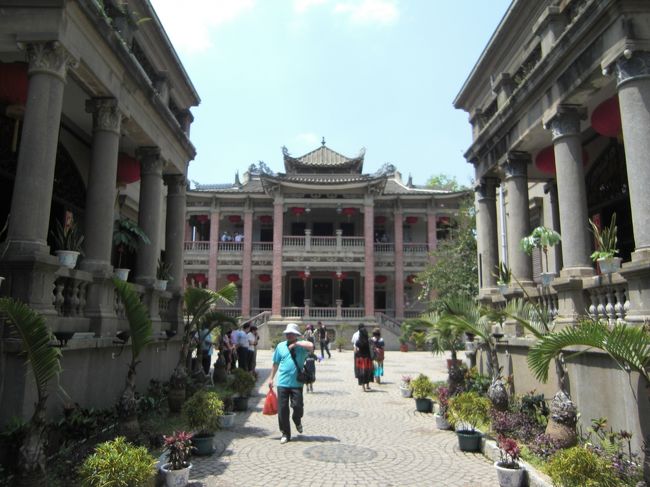 なんだか人形劇がやっているとのことで、<br />海天堂へ入場してみました。<br />建物はとにかくデカイ