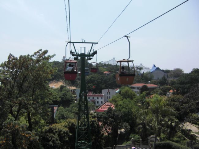 ちょっと下ったところにあるリフトで西へ移動