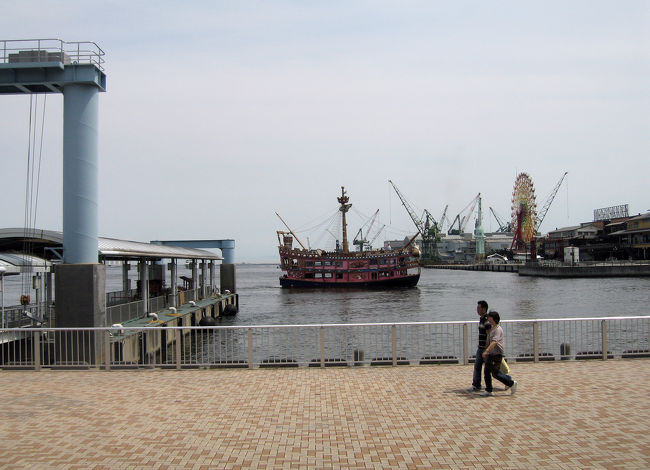 プロで運転手を長いこと務めた彼はもう還暦だ。<br />彼を仮に「おっちゃん」と呼ぶことにしよう。<br /><br />彼女は某一流企業のエリート社員の奥様で、有閑マダム。<br />彼女を仮に「マダム」と呼ぶことにしよう。<br /><br />そしてわたし。<br /><br />あるときマダムがこう言った。<br />「ねぇアナタ、九州に行ってくれない？」<br />彼女が先生と呼ぶ人物に会って欲しいと言う。<br />わたしはおっちゃんに相談をした。