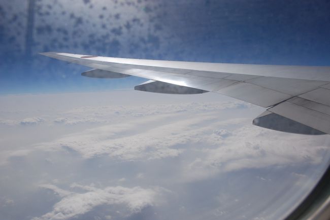 成田に向けて<br /><br />あっという間の4日間。<br /><br />たまには妹と旅行って言うのも新鮮で良いものでした。<br /><br />暇な機内、時間をもてあます私・・・<br />行きと同じく隣の席でぐぅぐぅzzz寝る妹・・・<br /><br />本当に羨ましい性格。<br /><br />またいつか2人旅が出来ますように☆彡