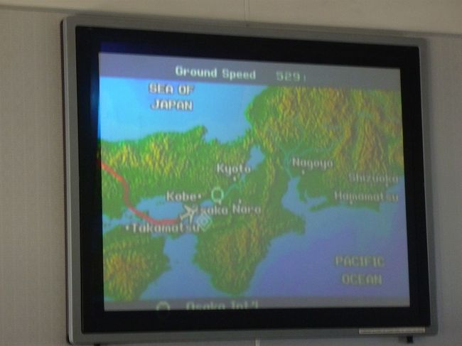 いよいよランデイングへ、この日は西から神戸空港上空を通過、大阪湾をぐるっと回り込んで北から着陸です。