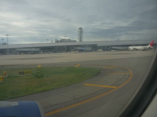 第一の方が滑走路から早くスポットにつけます。<br />バスの時間があまりないので助かります。