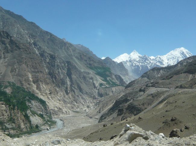 フンザ川の水は少ないみたいです