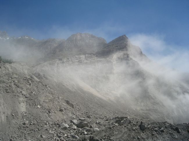 ジープに乗り換えて、更に上流に行ってみます