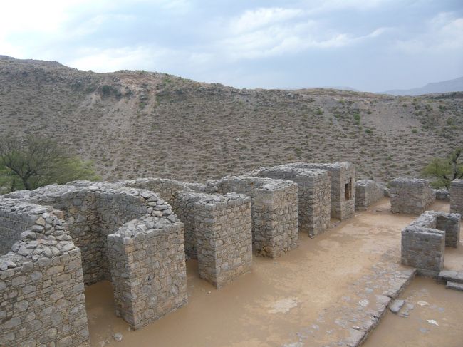 モーラ・モラドゥの僧院中央の沐浴のためのプール跡