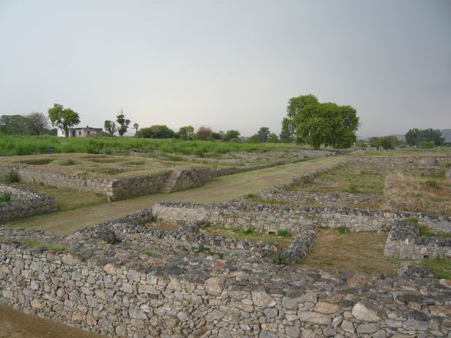 ギリシャの都市計画に基づいて建設された碁盤の目のようなしっかりとした街づくりがなされているようです