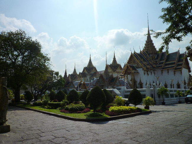 遠目から宮殿をもう一枚…！！<br /><br />が、逆光…！！<br /><br />フガーーーーーー！！！！！