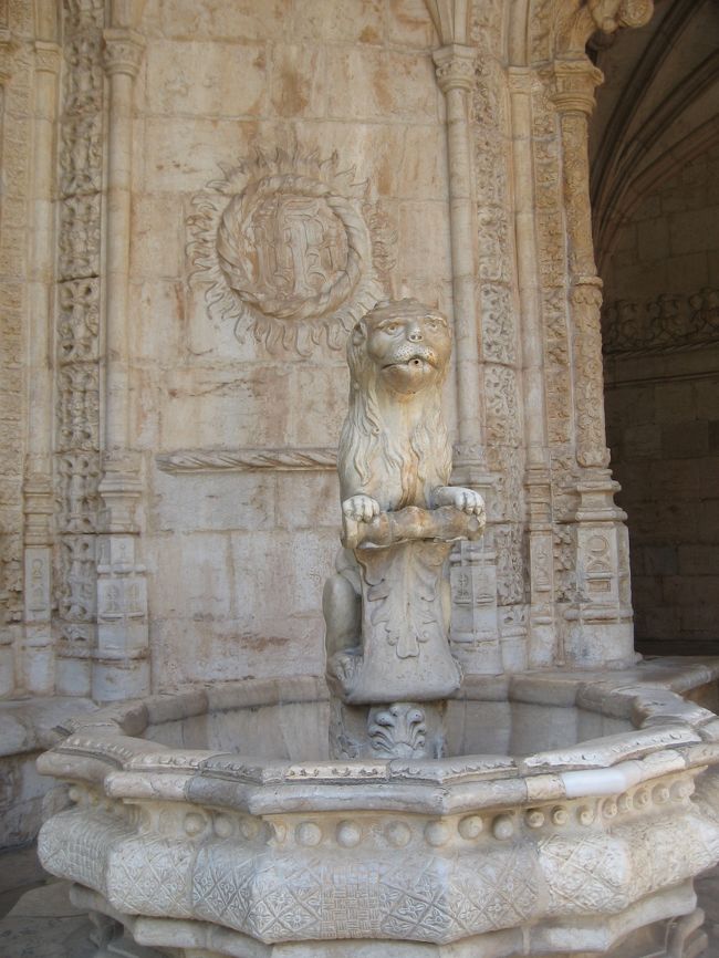 回廊の一角にある『ライオンの噴水』