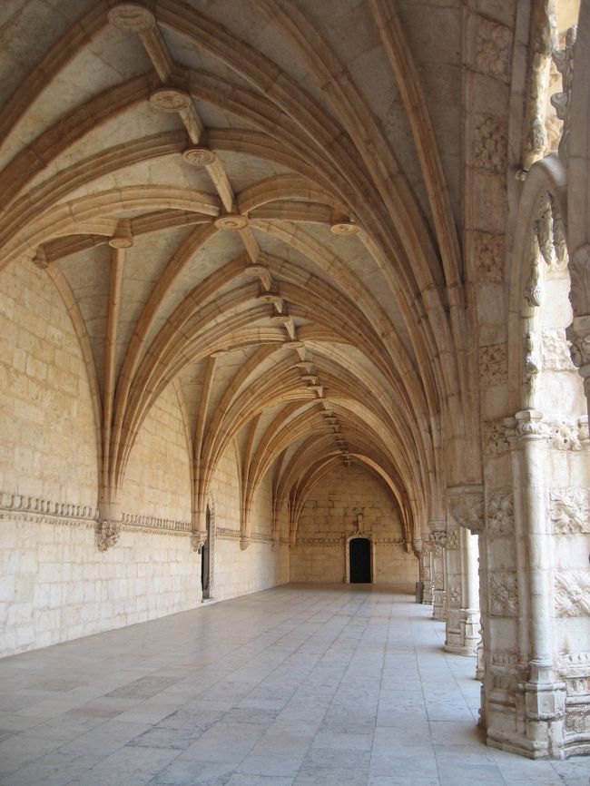 2階の回廊へ<br /><br />1階に比べるとスッキリした印象です。