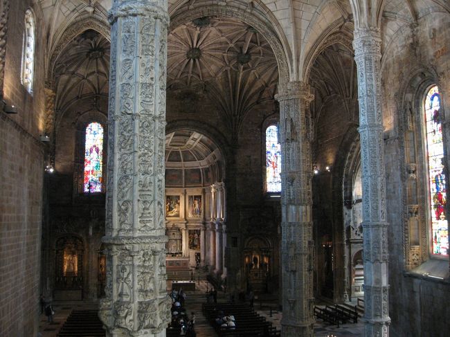 2階部分から眺める教会内部