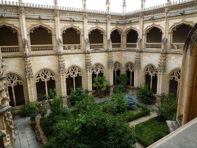 次はサン・フアン・デ・ロス・レイエス教会という名前の長い教会へ。<br />入場料は1.9ユーロです。