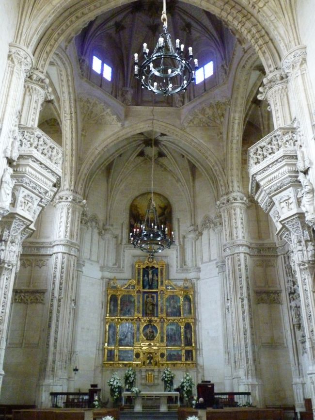 実は教会に入ったはこれが初めてでした。<br />荘厳な気持ちになります。<br /><br />ちなみにこの教会は昔ポルトガル軍に勝利したことを記念して建立された教会らしいです。