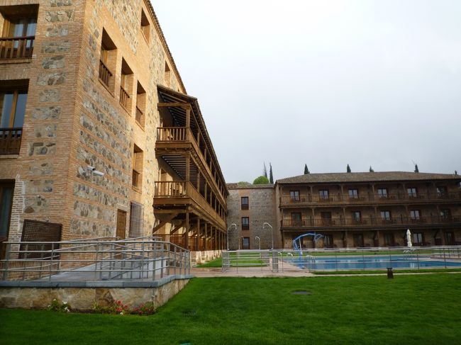 滞在ホテルはトレドの町から少し離れた高台にあるパラドール・トレド。<br />今回の旅行で一番良いホテルでした！<br /><br />