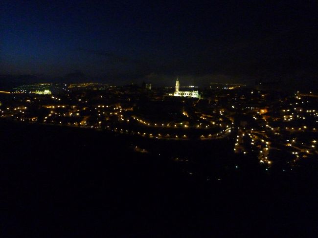 夜のトレド。<br />夜景もとても綺麗な町です。