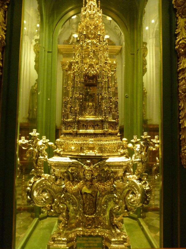 宝物庫には凄い財宝(？)が！！