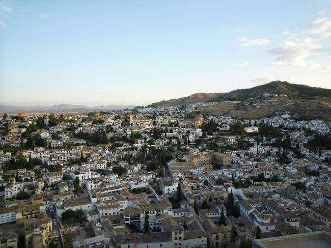 アルカサバの高台からはアルバイシン地区が綺麗に見えます。