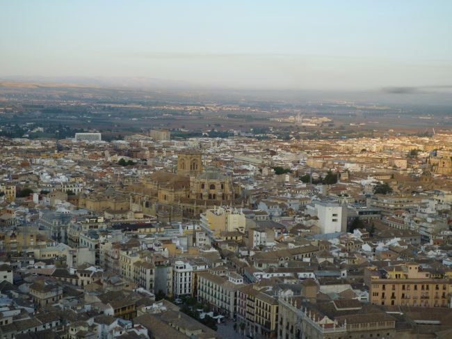 カテドラルも見えました。<br />あまり知られていないようですが、グラナダが一望できるビュースポットでした。