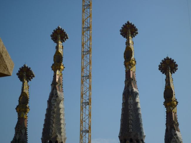 ４本の尖塔です。<br />完成すれば18本になる予定なんだとか。<br />…まだまだ時間がかかりそうです。