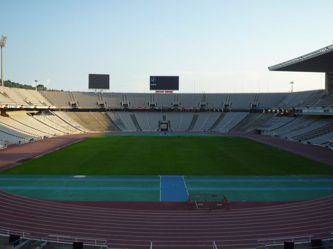 モンジュイックの丘はバルセロナが一望できるだけで、特段何があるわけでもないのですが、一応サッカーチーム「エスパニョール」の本拠地オリンピックスタジアムがあります。<br />まあ私はサッカーに詳しくないのですが…（笑）<br /><br /><br />翌日はいよいよスペインを出国し、ストップオーバーを利用してイギリスのロンドンに入ります。