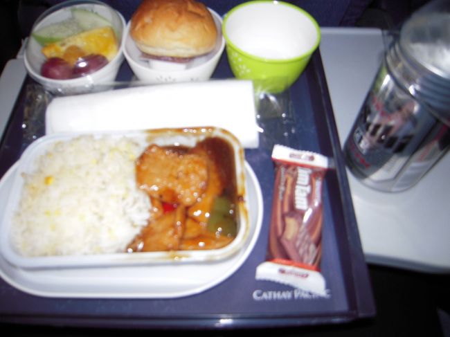 機内食！ドリンクはもちろんビールでございます。