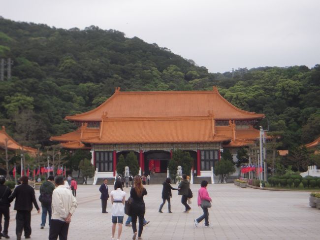 忠烈祠!<br />主に戦争で亡くなった英霊を祀る祠で、<br />台北以外にもあるようです。