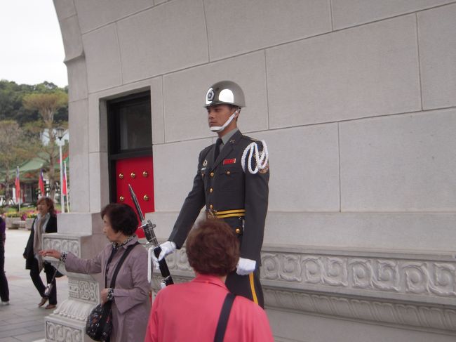 このお兄さん、ぴくりともしてませんでした。<br />こういうのって訓練でできるようになるものなの？