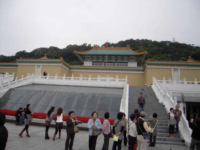 そしてタクシーで故宮博物館へと向かいます。<br />この画像しかなかった。。。<br />一度来たら満足な所です。<br />学生の方は学生証を持ってくると入場料金が割り引かれるようです！<br />普通の、普段使っているものでOKでした。<br />知らなかったのでラッキー。