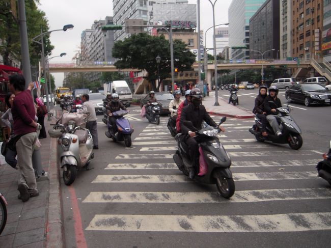 台北は原付が多い気がします。