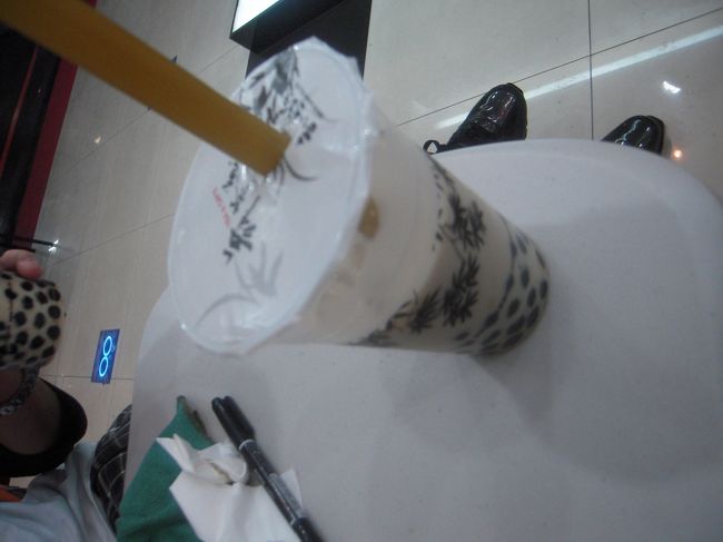 一通りみたあとは、駅までタクシーで。<br />タピオカジュース飲みました。<br />これがうまい！<br />舞茶道（まいさどう）というお店です。<br />お店の人にプロマイド撮っていいかと聞かれ快諾。<br />コメントも書いてきました！