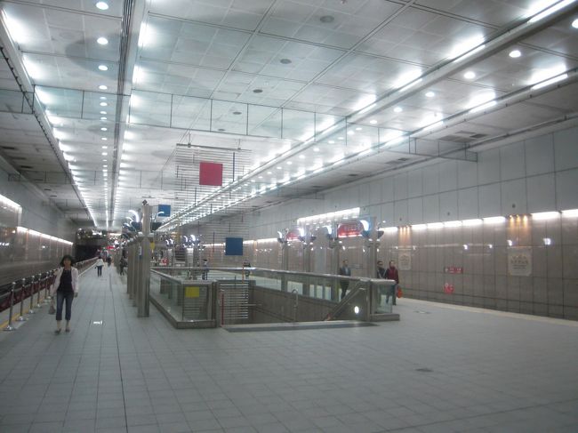 台北のMRTの駅。
