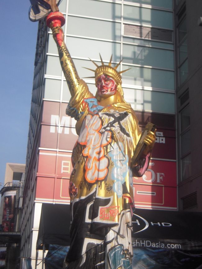 自由の女神が大変なことになってました。<br />アメリカ人が見たらどう思うのかな。