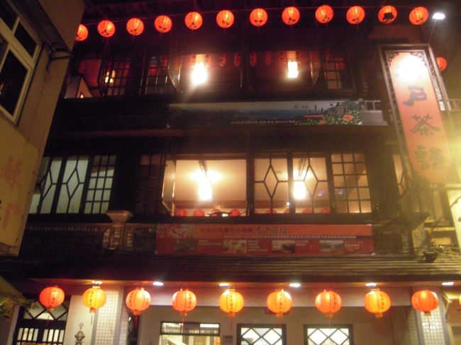 台北は、とてもコンパクトな街で週末弾丸トラベルに向いてる街だと思います。<br />最終日はクラブにも行きましたが、人は本当にフレンドリーだし、歴史的な背景もあってか優しい。<br />なんだか温かい気持ちになれる場所でした。<br />次来るときは島の南の方にも赴いて、電車や温泉に行ってみたいと思います。