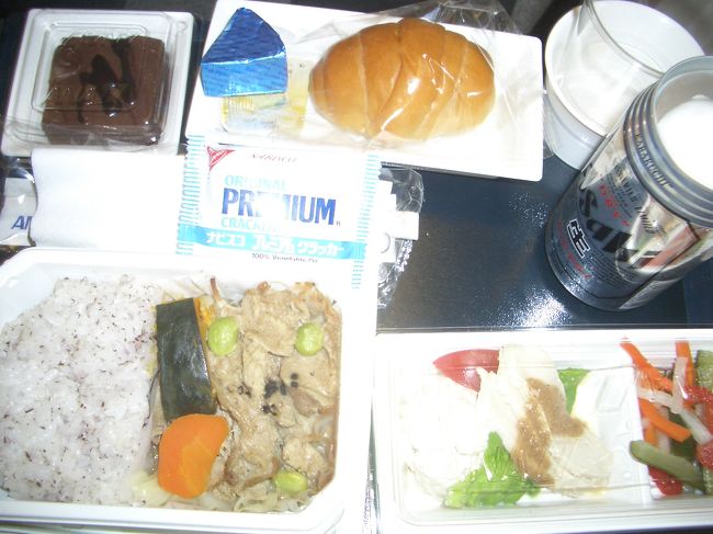 今回はANAの直行便で向かいました。<br />いつも通りお約束のビールとともに。