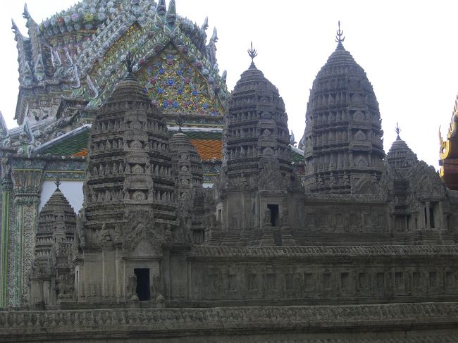 これはアンコールワットを模したものだっけな。