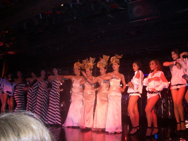 魅せる所あり、笑わせる所あり。<br />言葉がわかる必要もないし、非常に面白かった！<br />会社を通したほうが安くみられるのでおすすめです。<br />ワンドリンク付きなのでビールを頼みました。