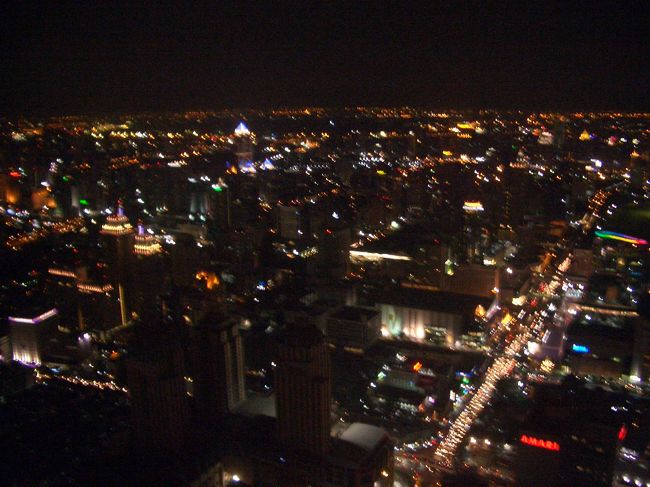 バイヨークスカイ展望台へ。<br />ここ、オープンテラス？のようになっていて、<br />外に出て眺めを堪能することができます♪