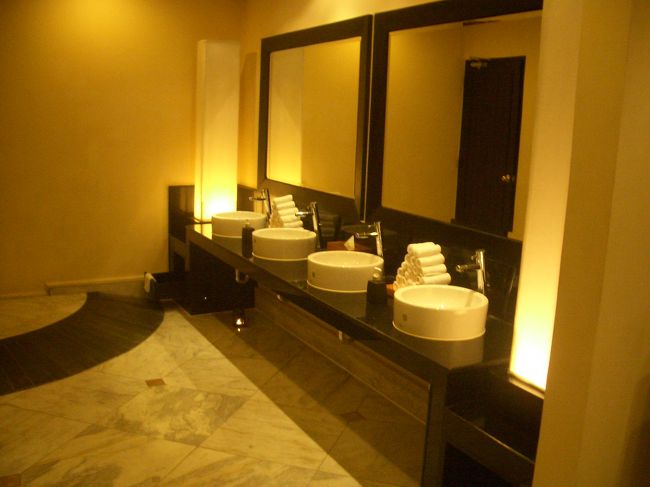 突然ですが、ホテルのトイレ。<br />すごく良いにおいのするきれいなトイレです。