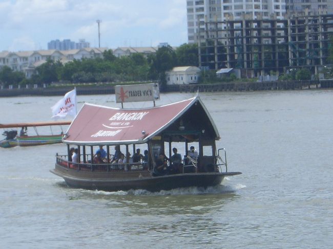 この渡し船！<br />復路には冷たいおしぼりのサービスがあります。