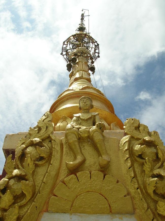 ここはミャンマーの神様ナッ神の聖地でもあります。 <br />標高は700ｍを越えていて、風も涼しい。 