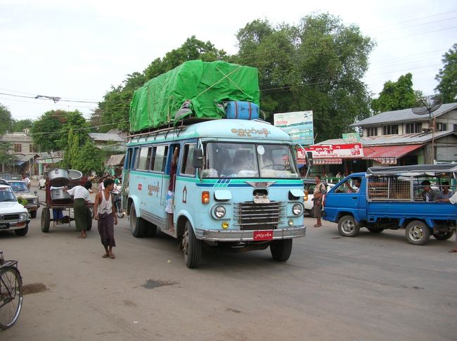 アジアを旅してると時々、バスとトラックのボーダーラインが曖昧に感じる時がある。