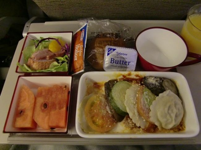 2回目の機内食！<br />ラビオリを選びました♪<br /><br />ビビンバ以外、あまり期待していなかったのですが美味しかったです！