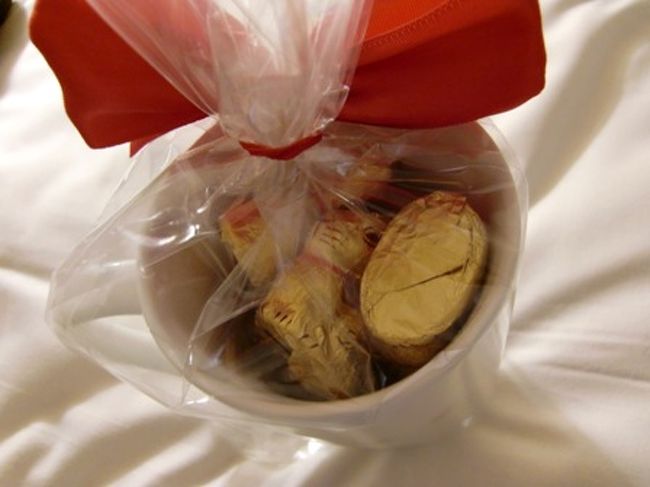 またまたリンツ♪<br />イースターバニーが入ったマグカップ！<br />一目惚れして購入♪カワイイ♪<br />£7.99<br />