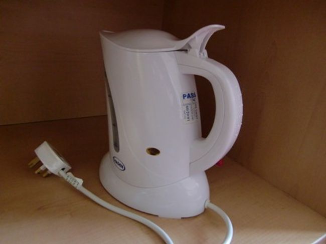 ■■■ ホテル客室 ■■■<br /><br />電気ケトルがありました。